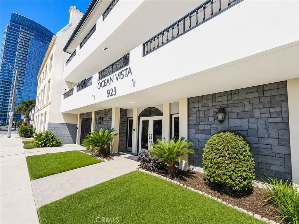923 E Ocean 5