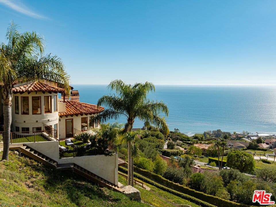 4240 Avenida De La Encinal