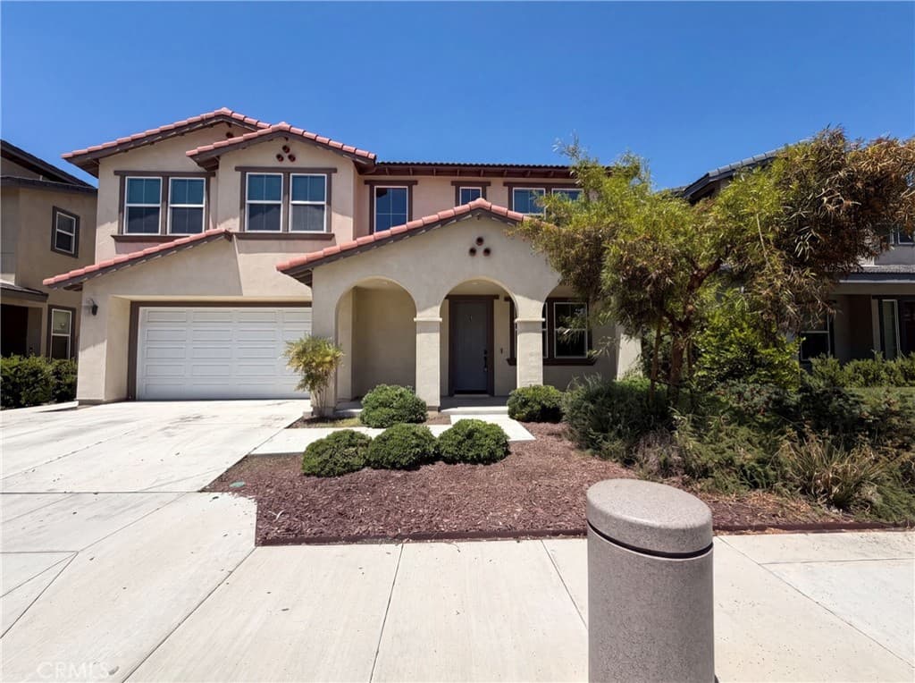 1182 Woodbury