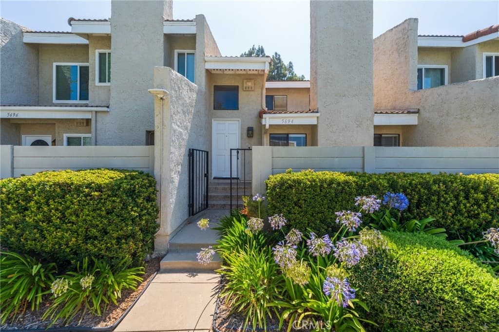 5694 E Los Angeles