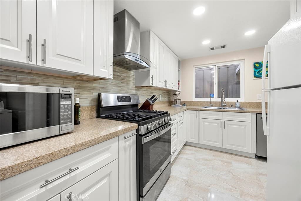 2369 S Reservoir