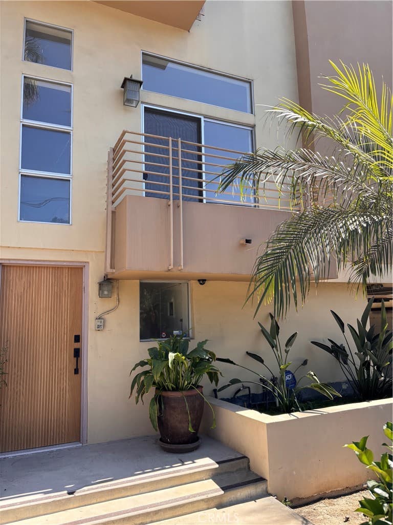 13440 Moorpark Street 101