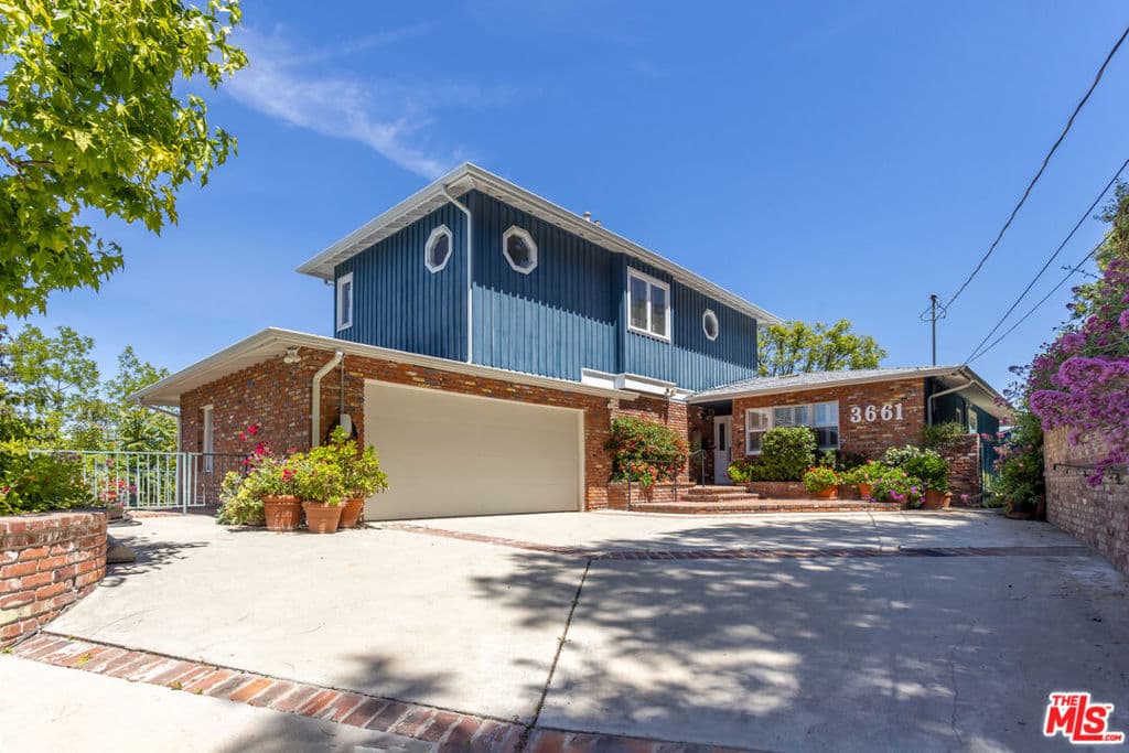 3661 Sunswept Drive