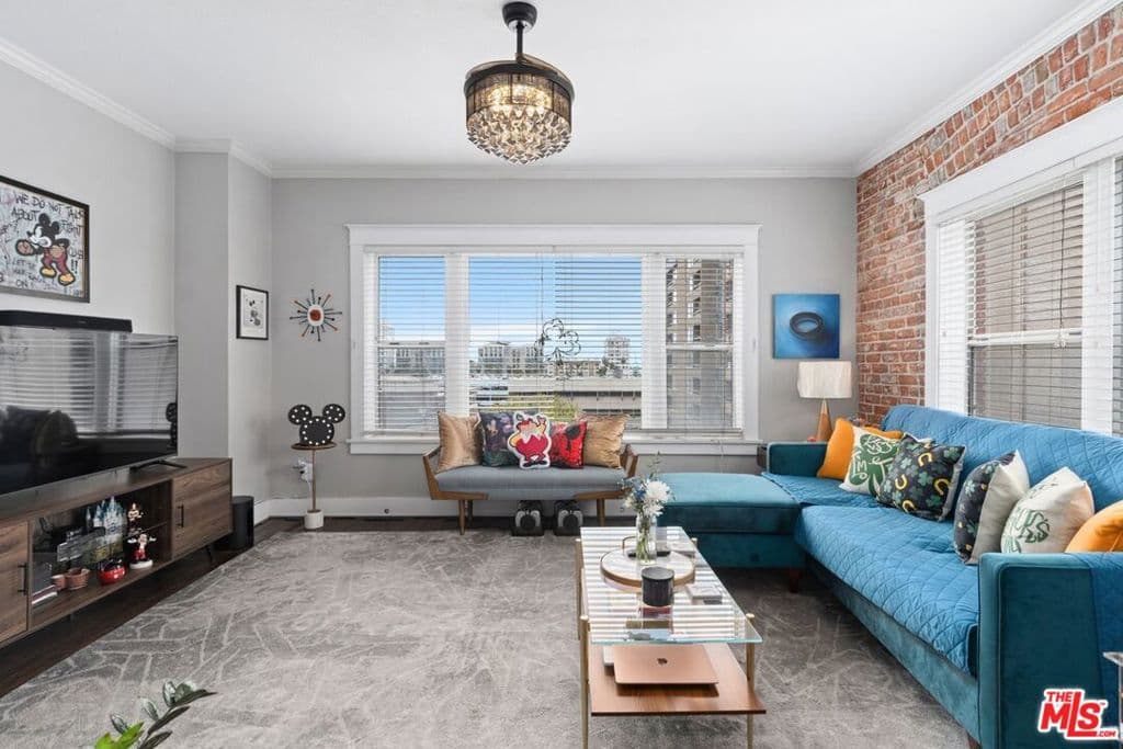 325 W 3rd Street 502