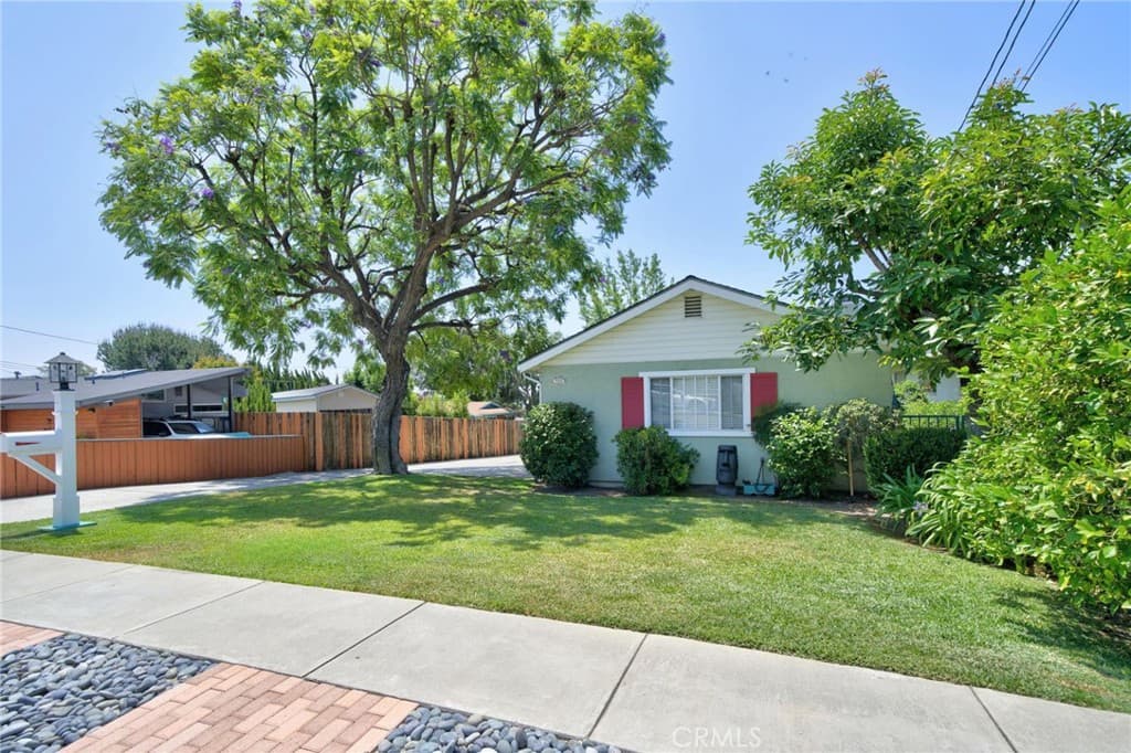 300 W Laurel Avenue