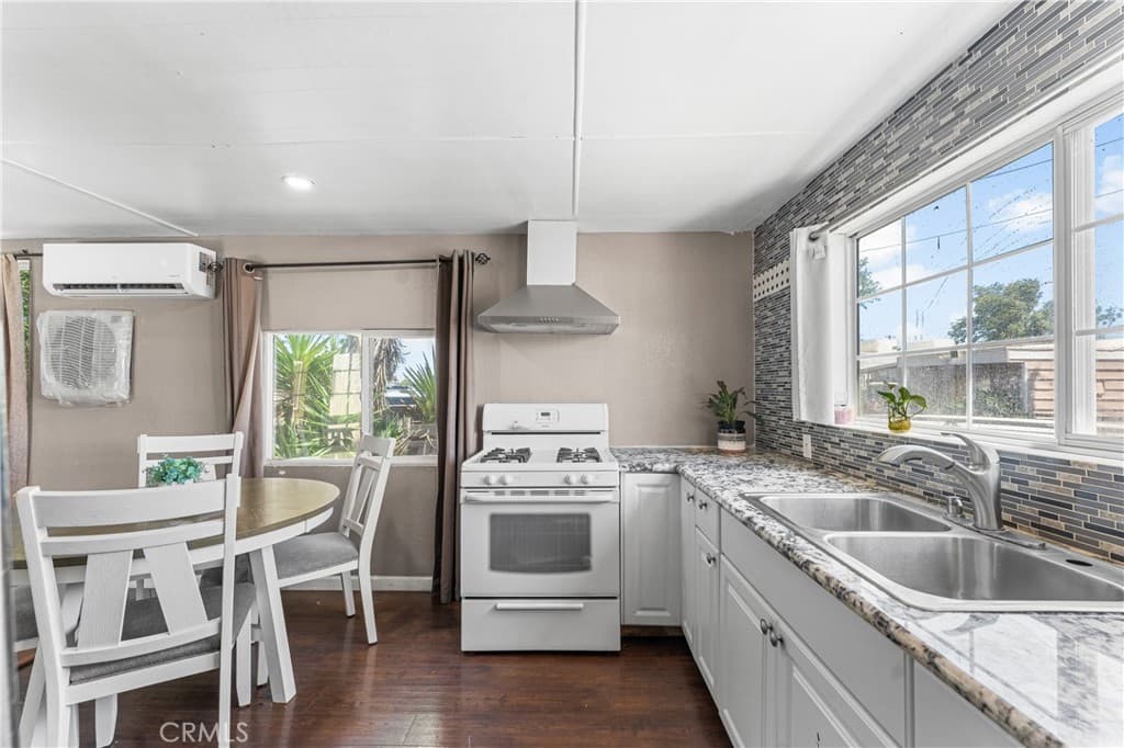 723 W Avenue I