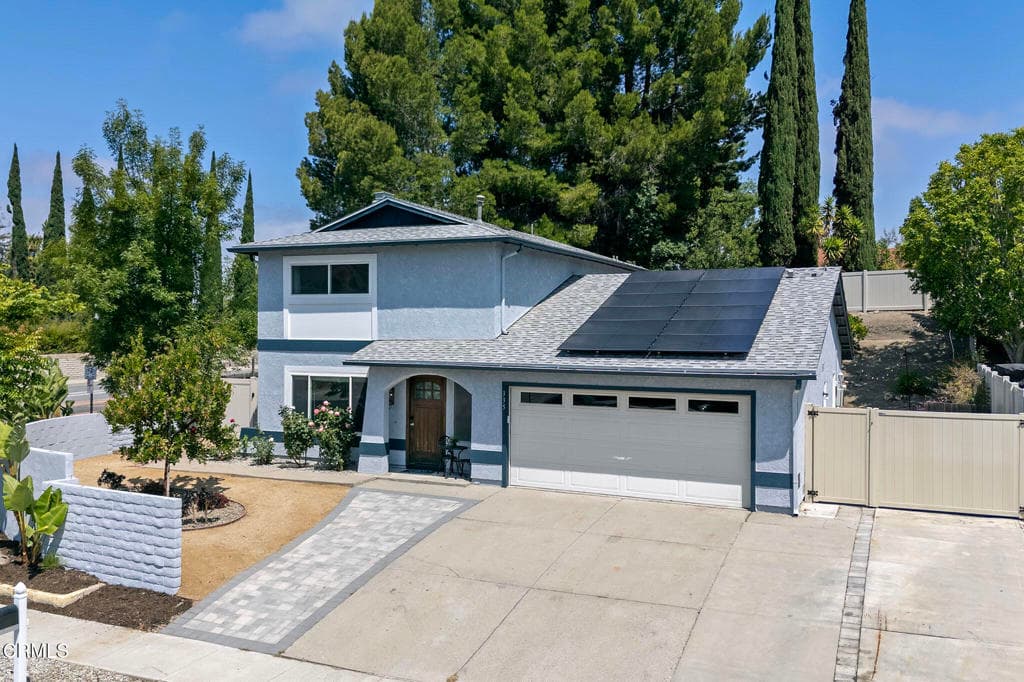 335 W Avenida De Las Flores