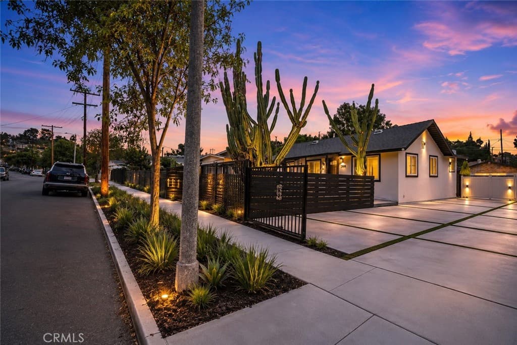 3918 Portola