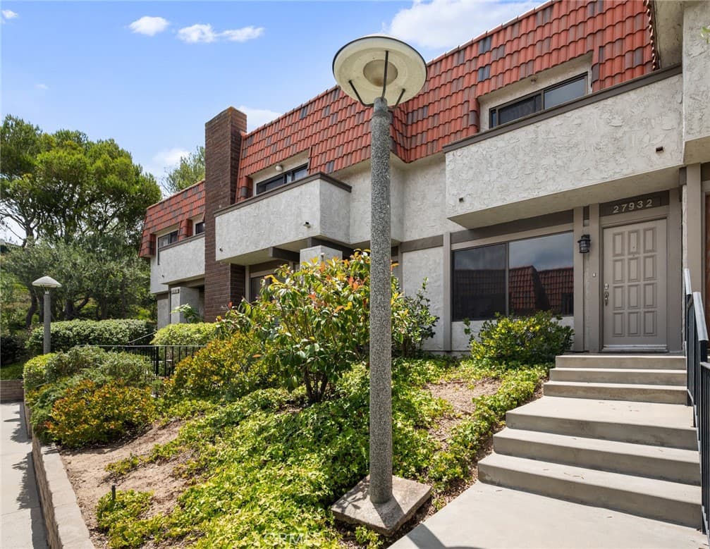 27932 Ridgebrook Court