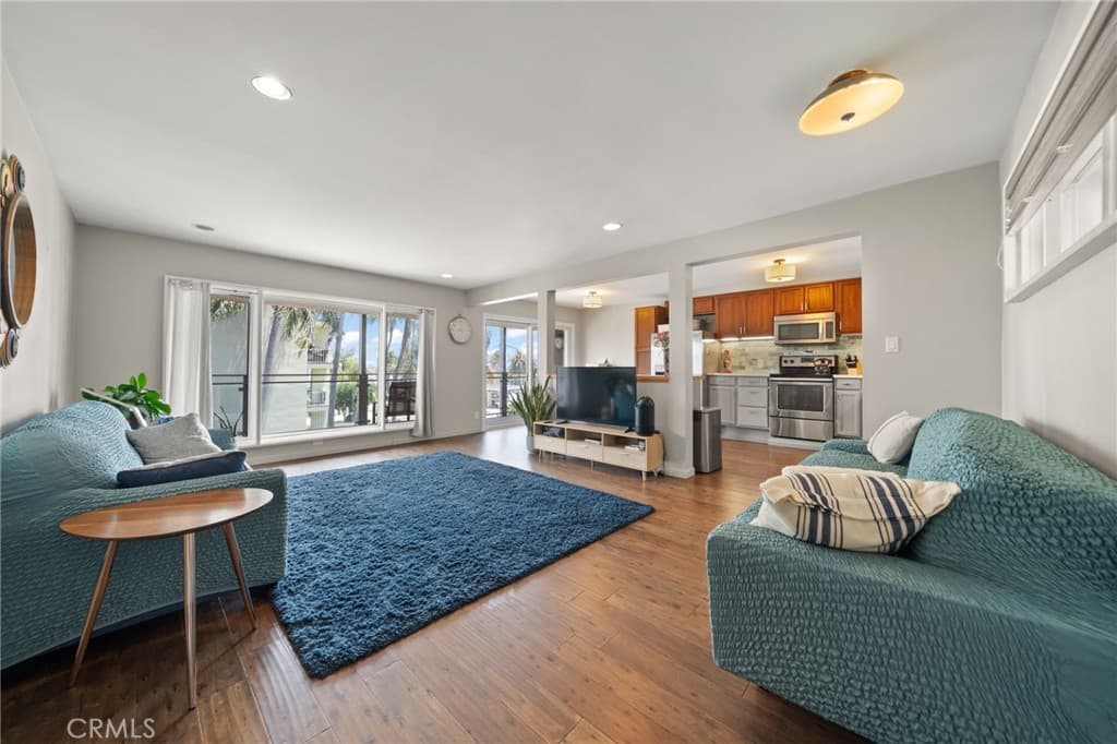 3819 East Livingston Drive 9