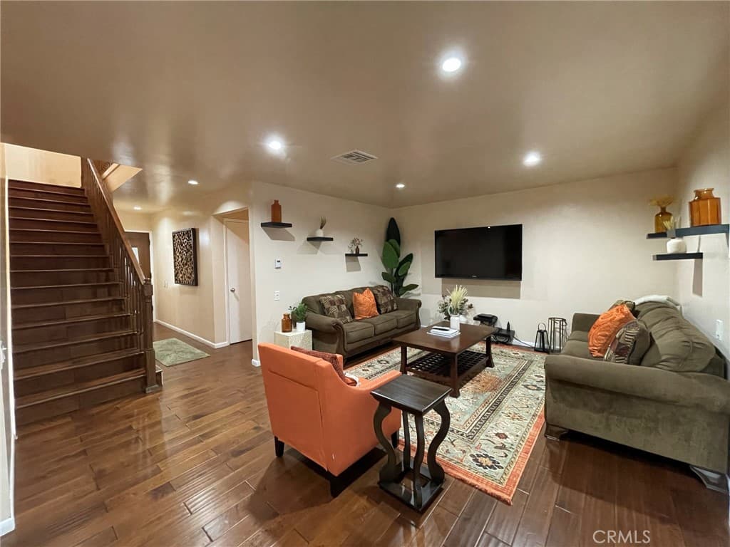 3500 W Manchester Boulevard 195