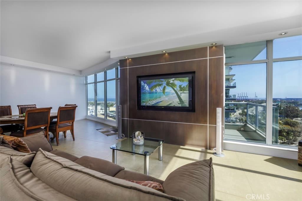 400 W Ocean Boulevard 1403