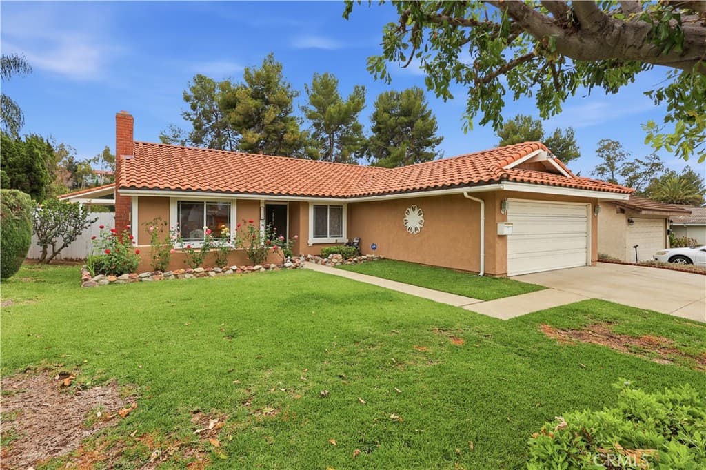 1388 Avenida Loma Vista