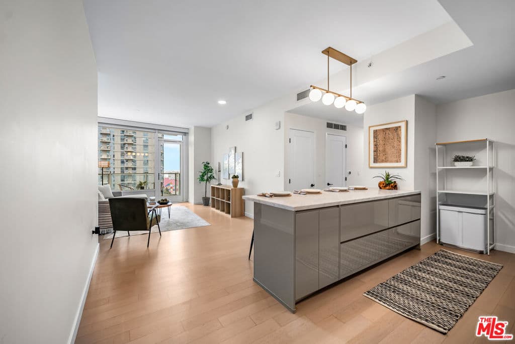 1050 S GRAND Avenue 1303