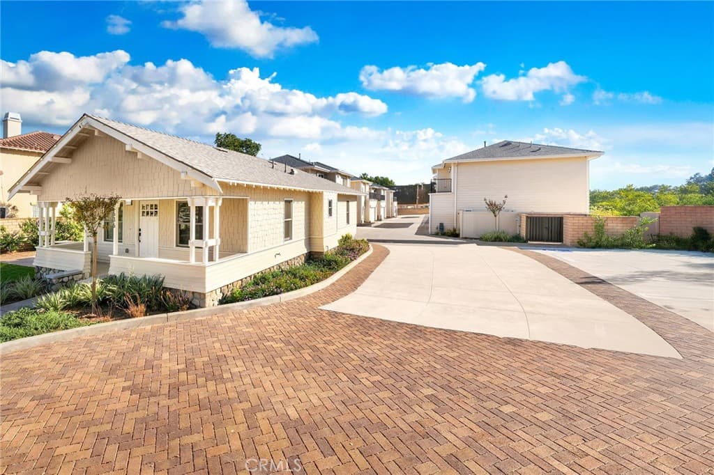 650 W Grand Avenue