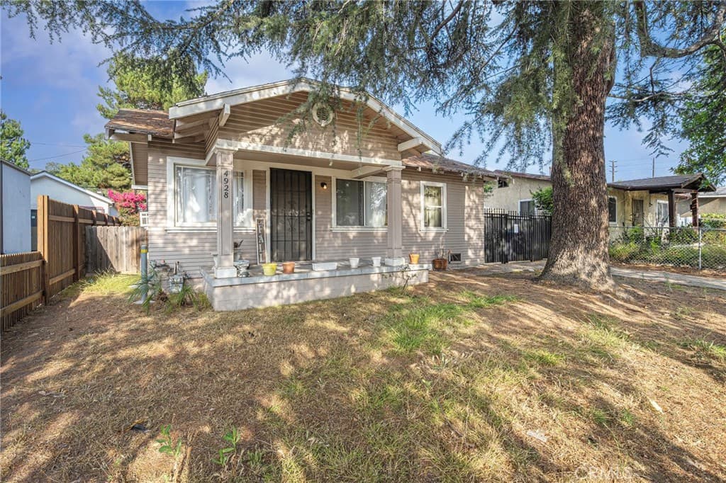 4928 Highland View Avenue