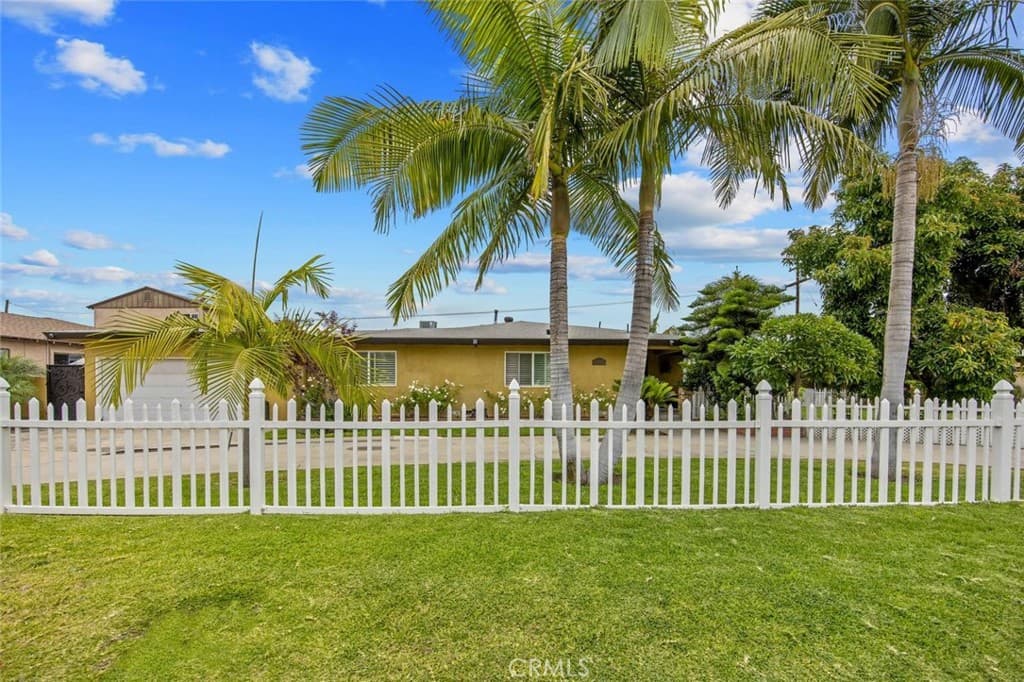 8236 Millergrove