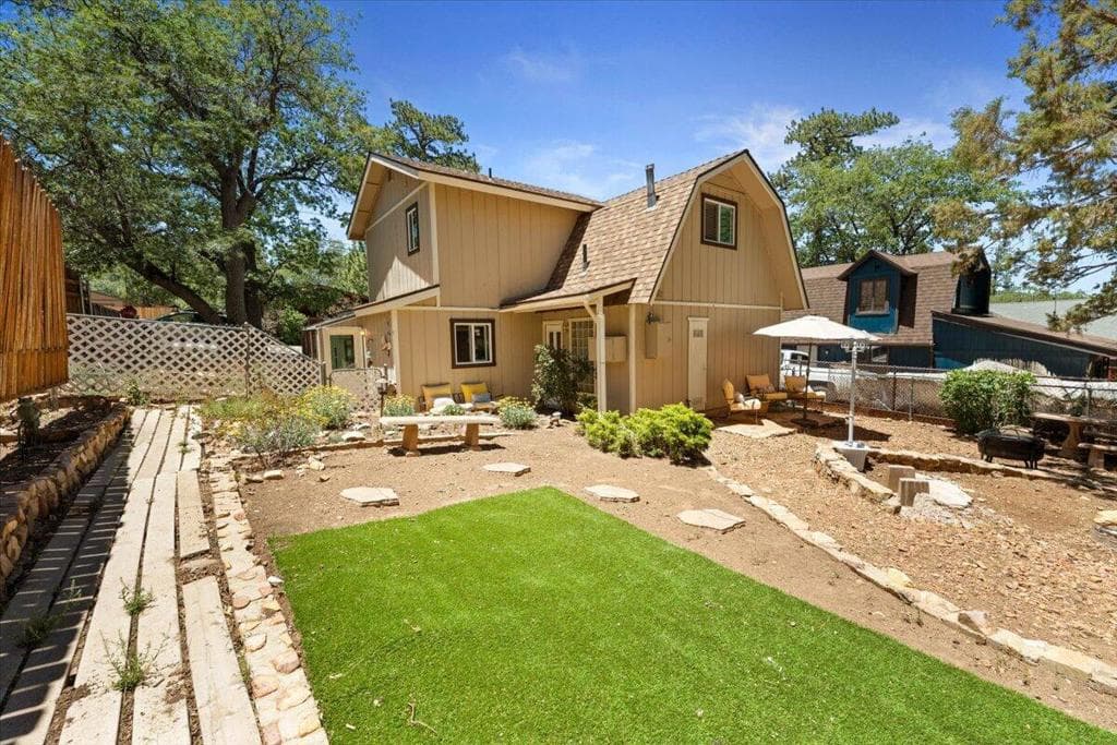 819 Holmes Lane