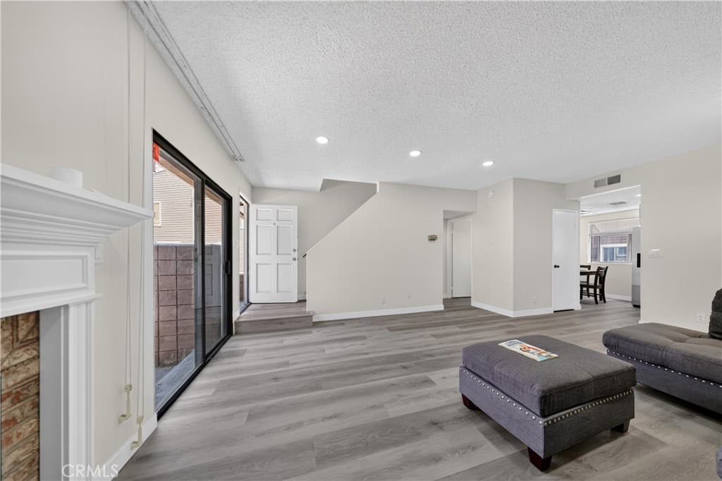 15125 Nordhoff 20