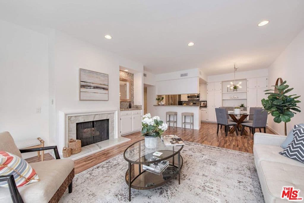5139 Balboa Boulevard 203