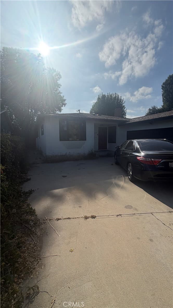 5837 Cedros
