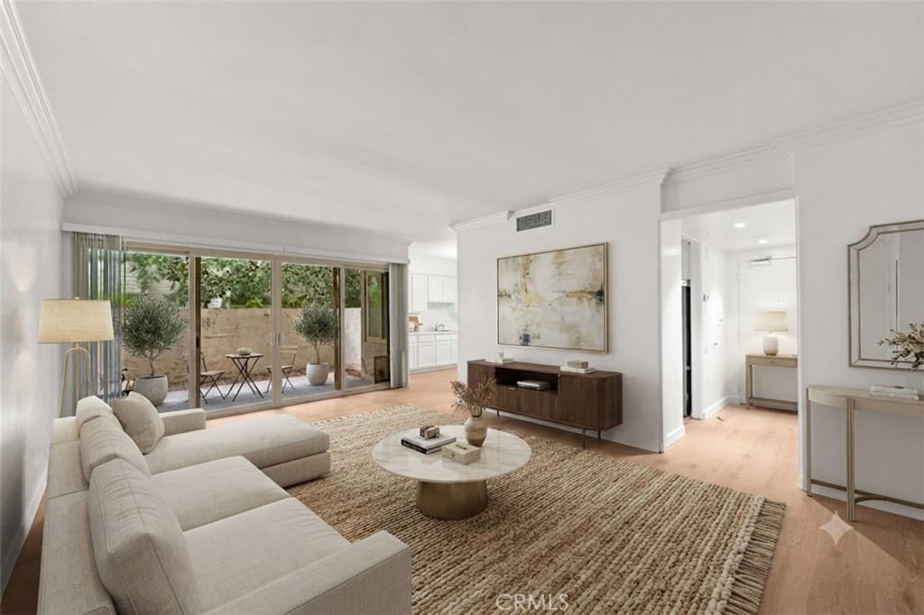 985 E California