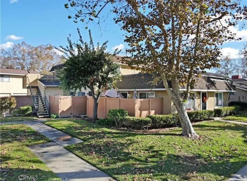 16902 Chaparral