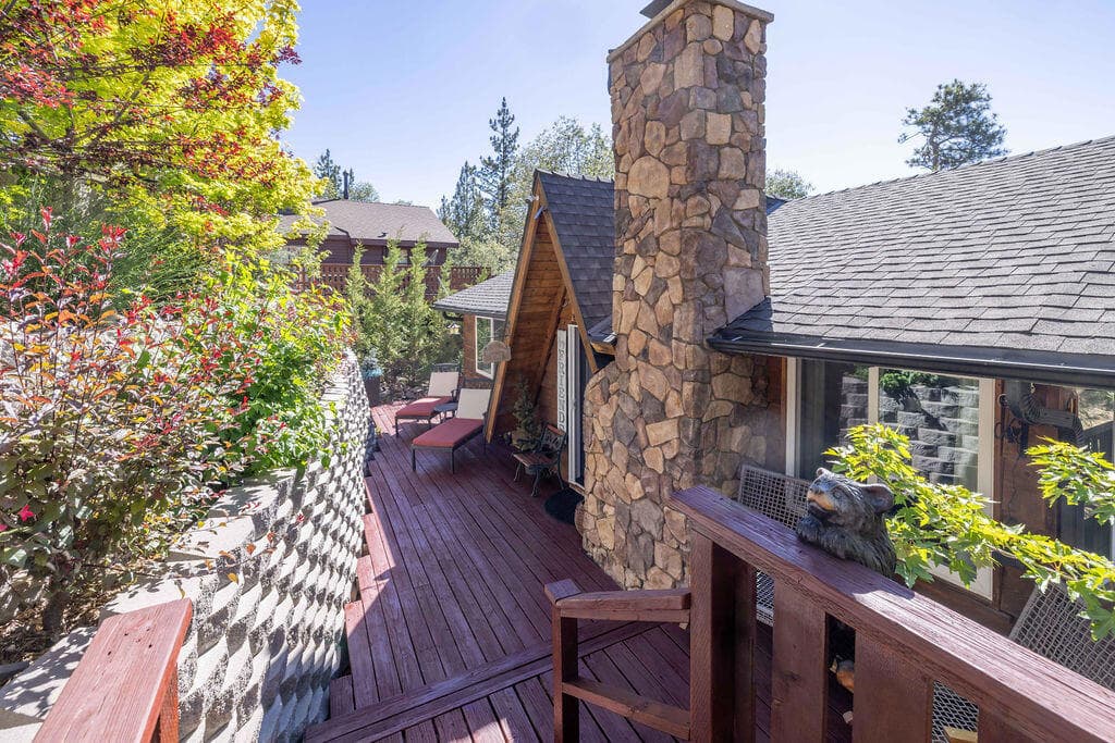 1126 Crags Lane