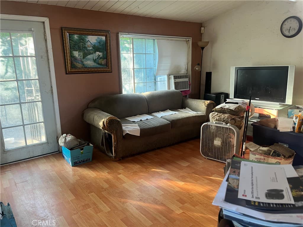 1351 N Calvados