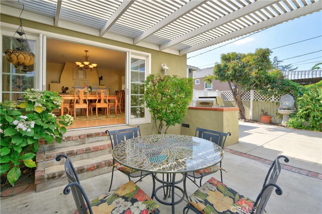1426 N Buena Vista