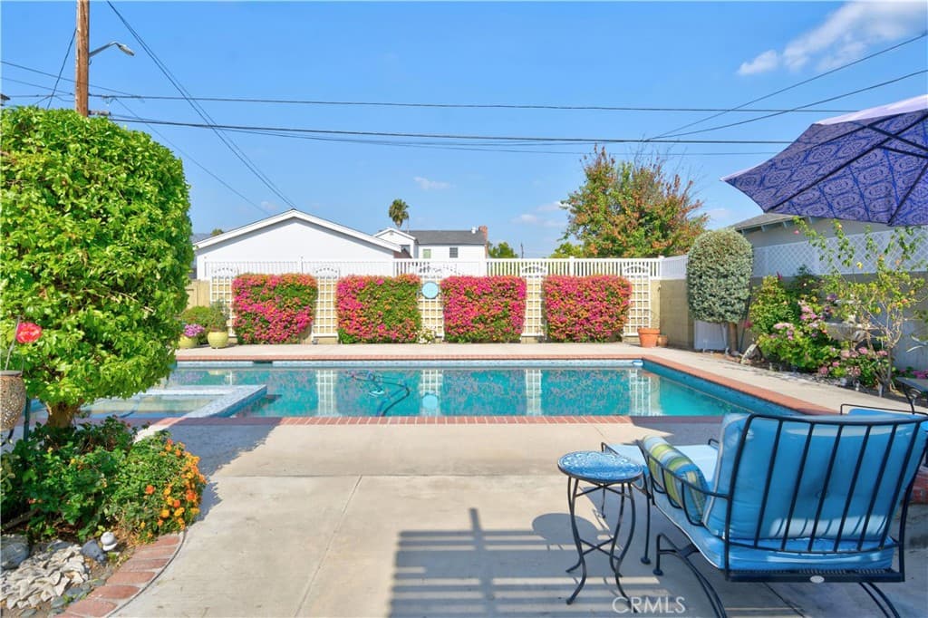 1426 N Buena Vista