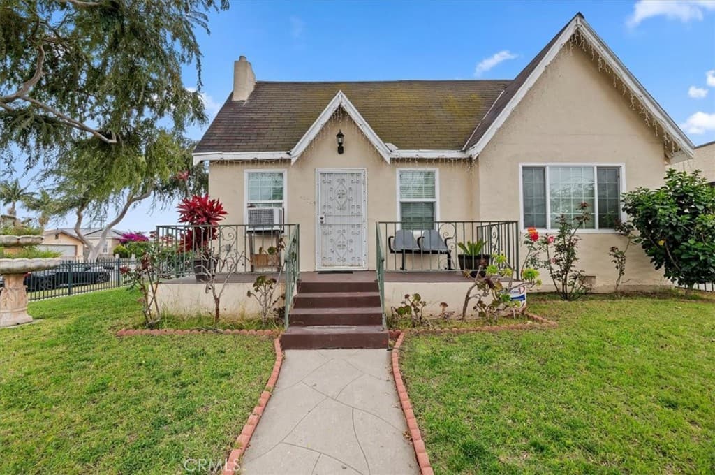 4074 Santa Ana