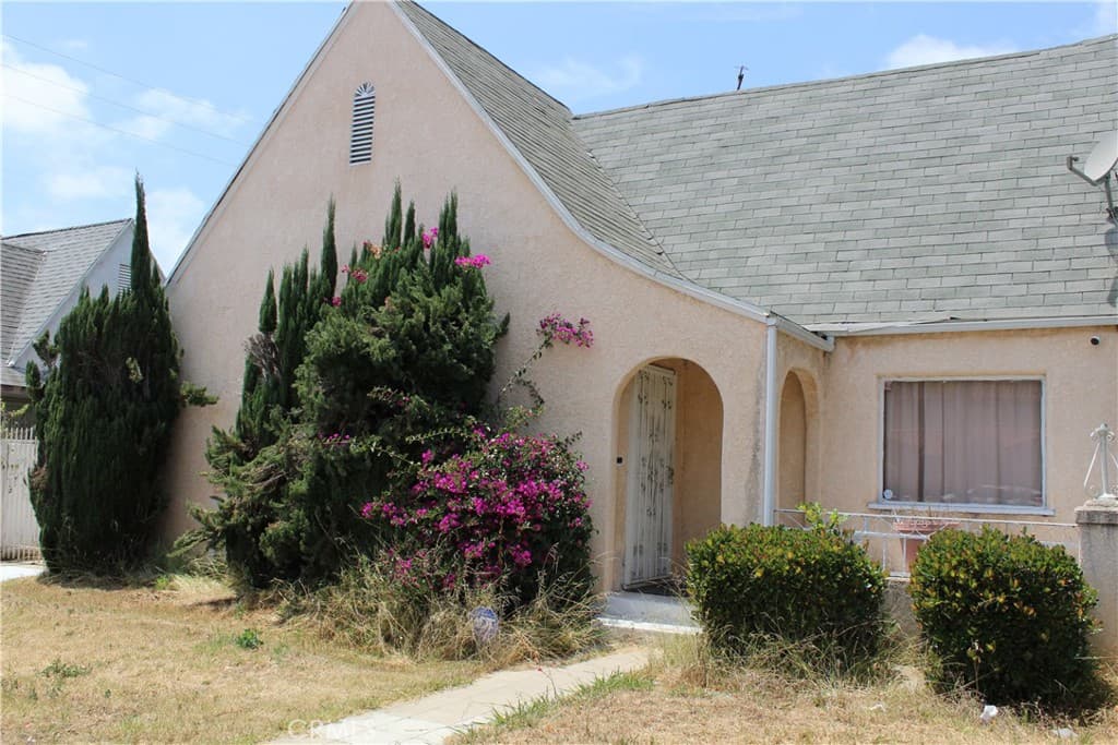 1657 S Fairfax
