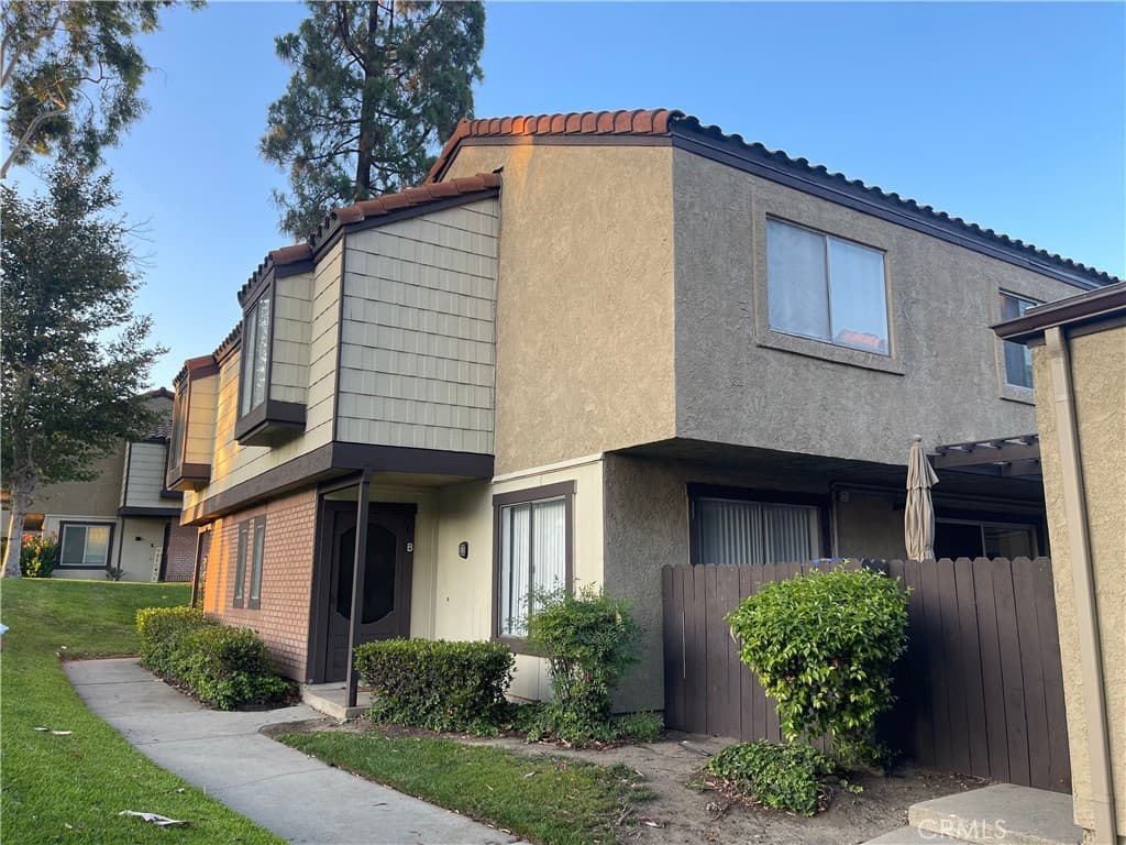 9386 Mesa Verde DR B