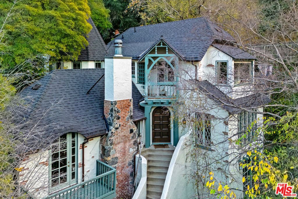 8066 Woodland Lane
