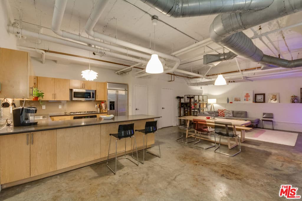 330 W 11th Street C03