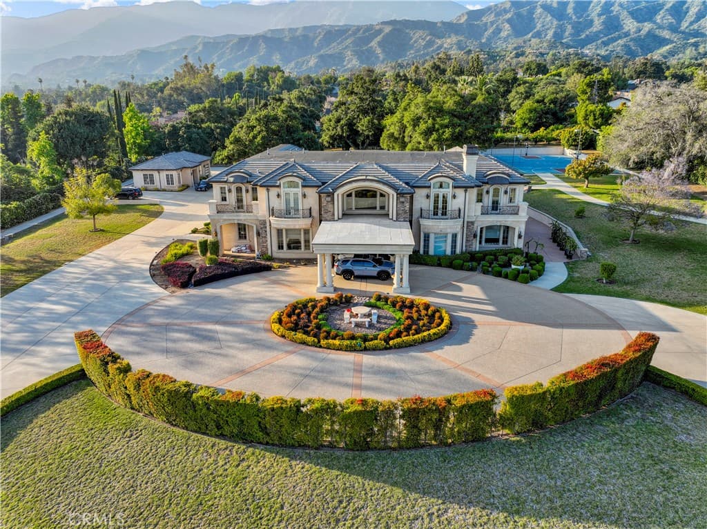 1433 Royal Oaks