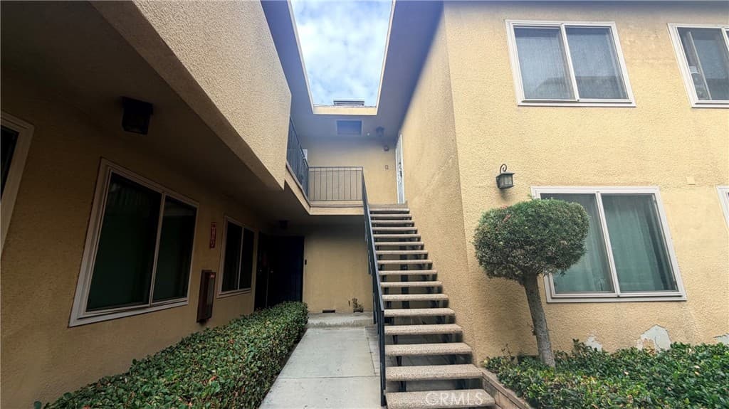 110 E Hillcrest