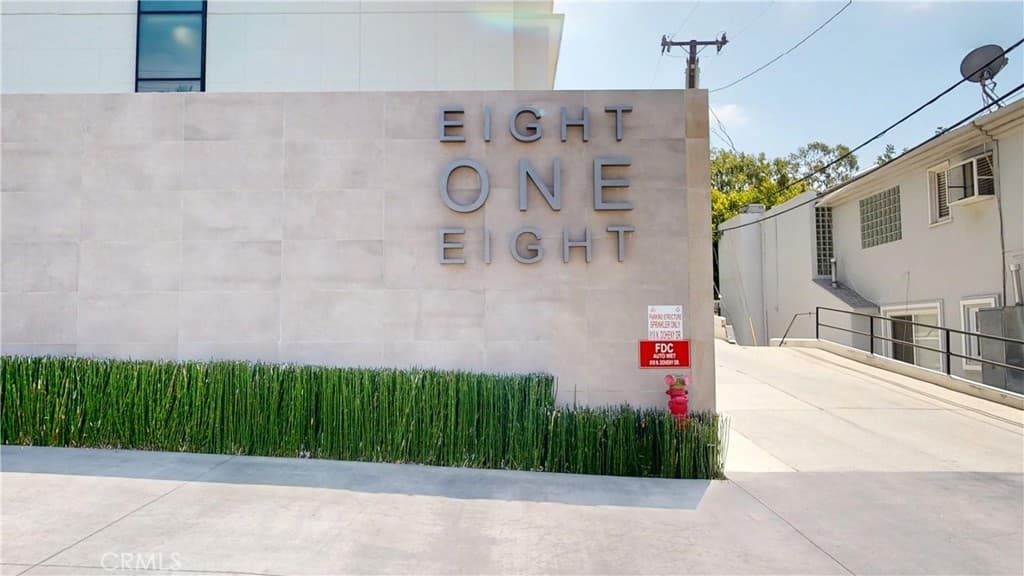 818 N Doheny Drive 908