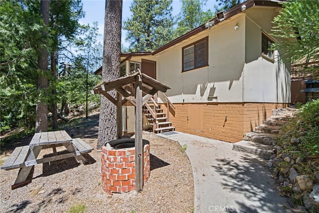 32800 Willow