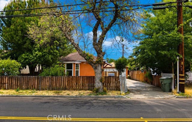 488 E Gilbert