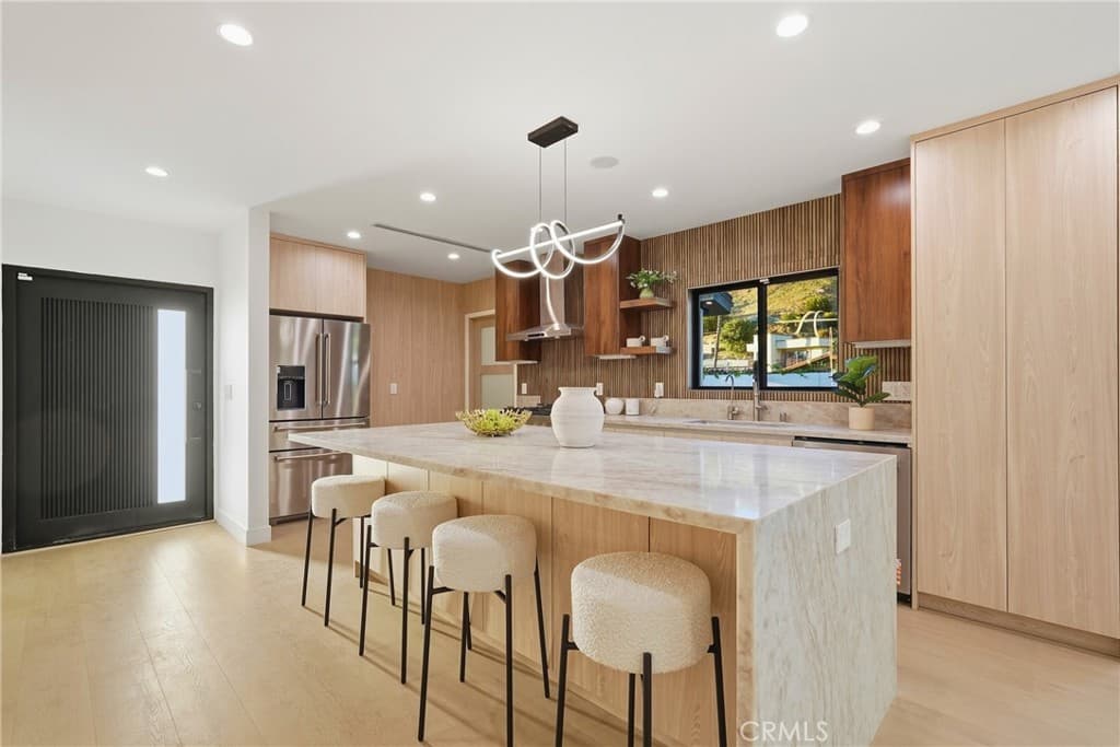 21407 Mulholland Drive