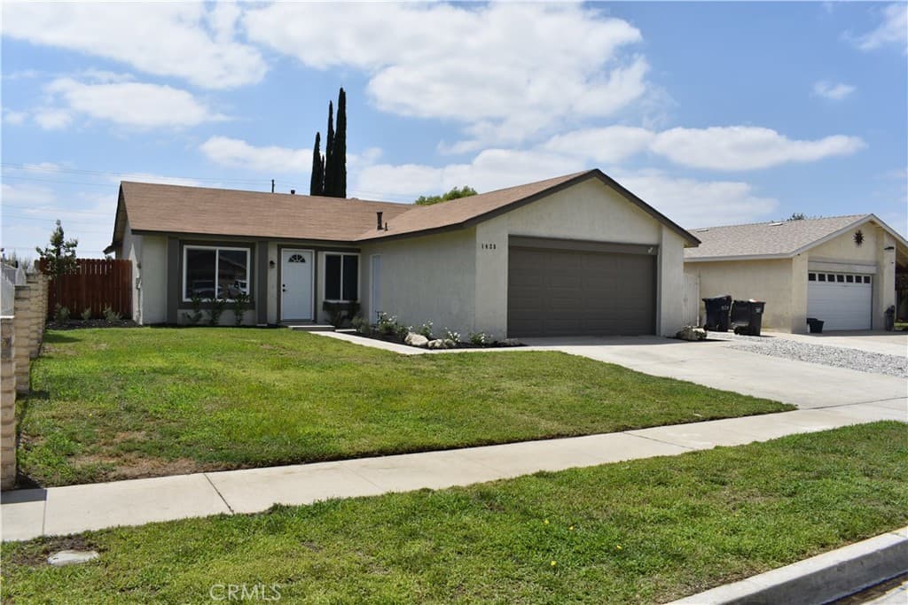 1425 Hunter
