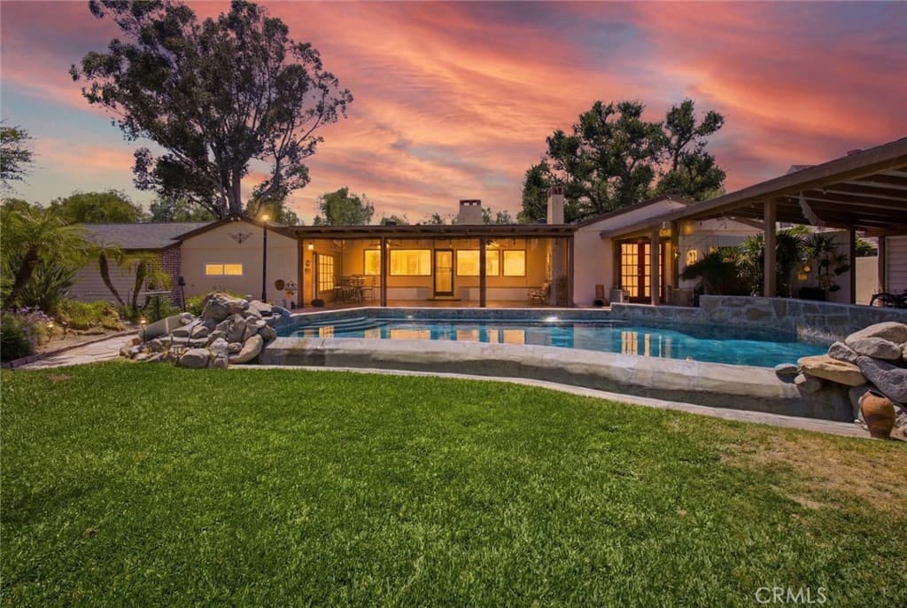 3151 Pepper Tree