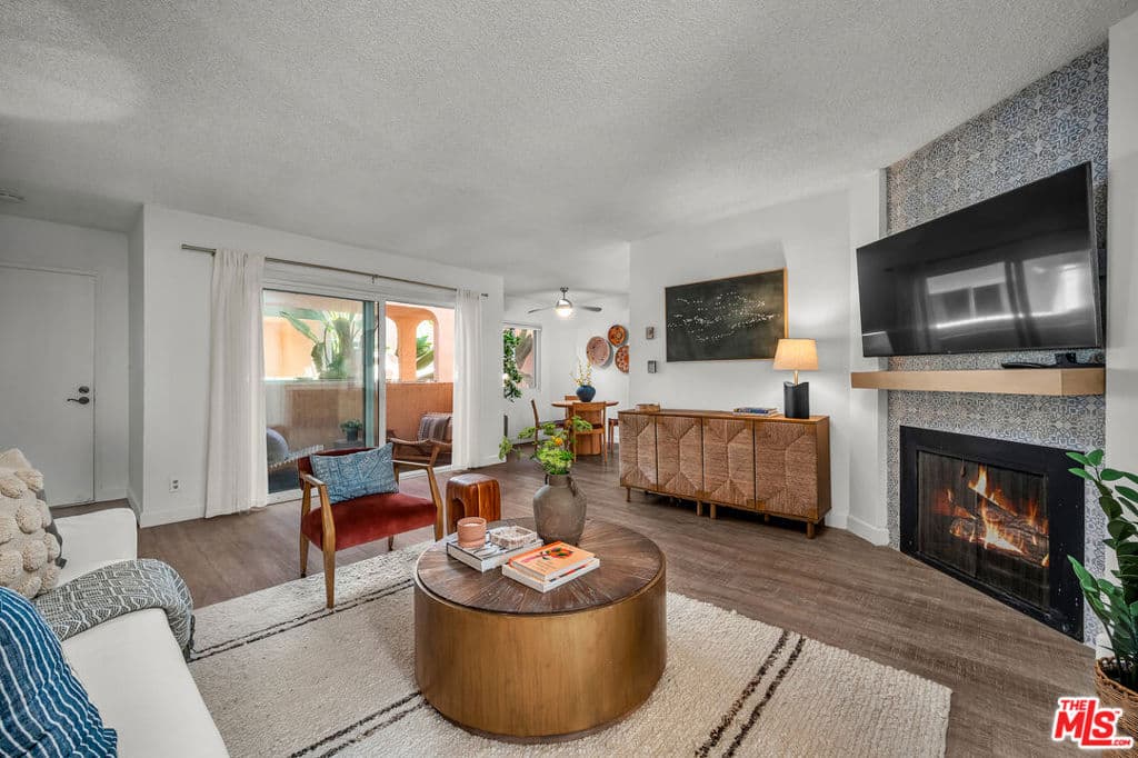 914 Lincoln Boulevard 202