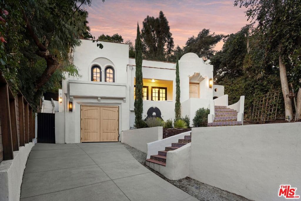 8061 Woodland Lane