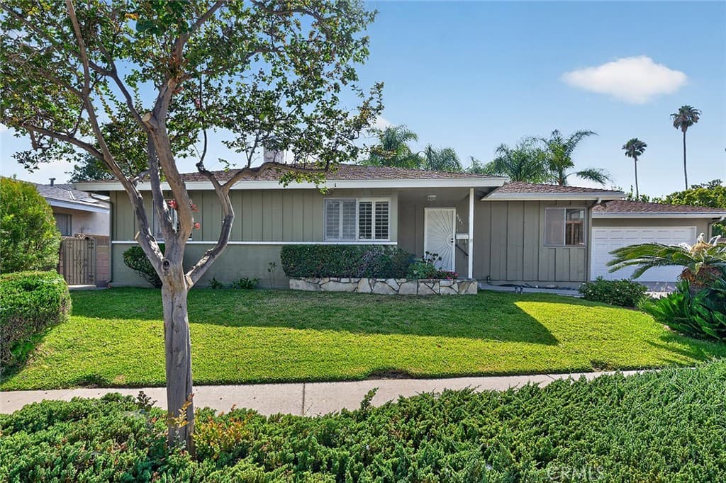 4743 Fendyke Avenue