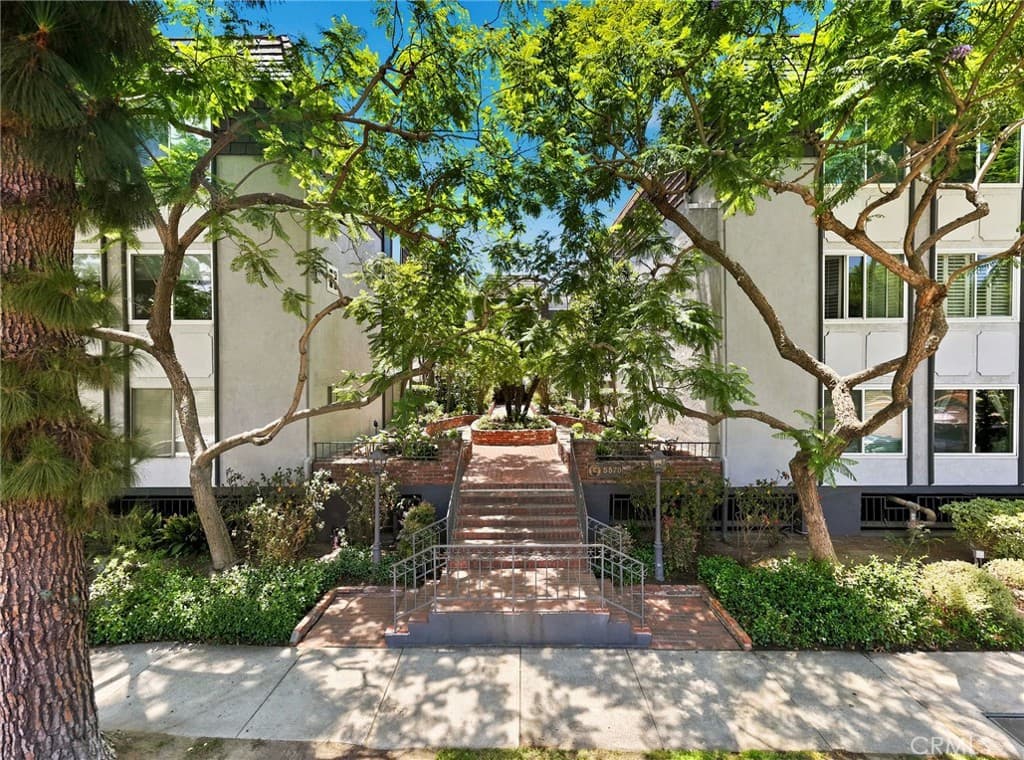 5870 Green Valley 323