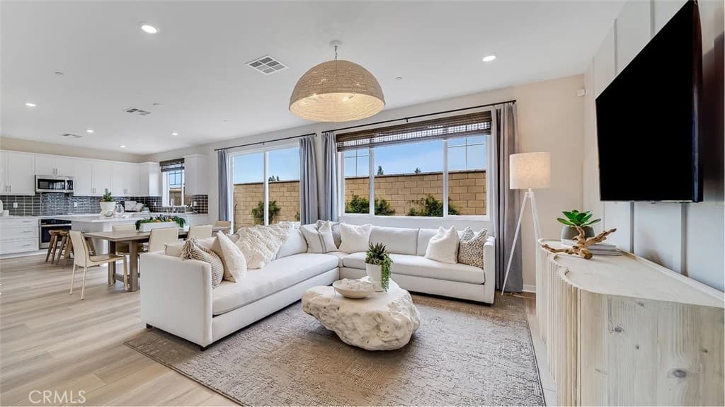3262 Floral Paseo