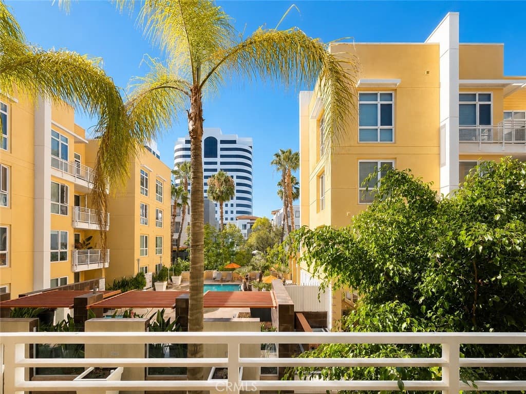 21301 Erwin Street 322